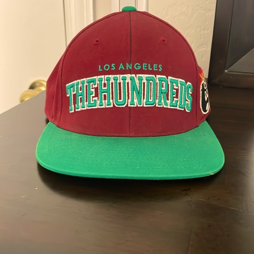 Hundreds hat